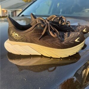 HOKA ONE ONE ARAHI 6 BLACK / WHITE MESH RUNNING SHOES WOMEN'S SIZE US 8B